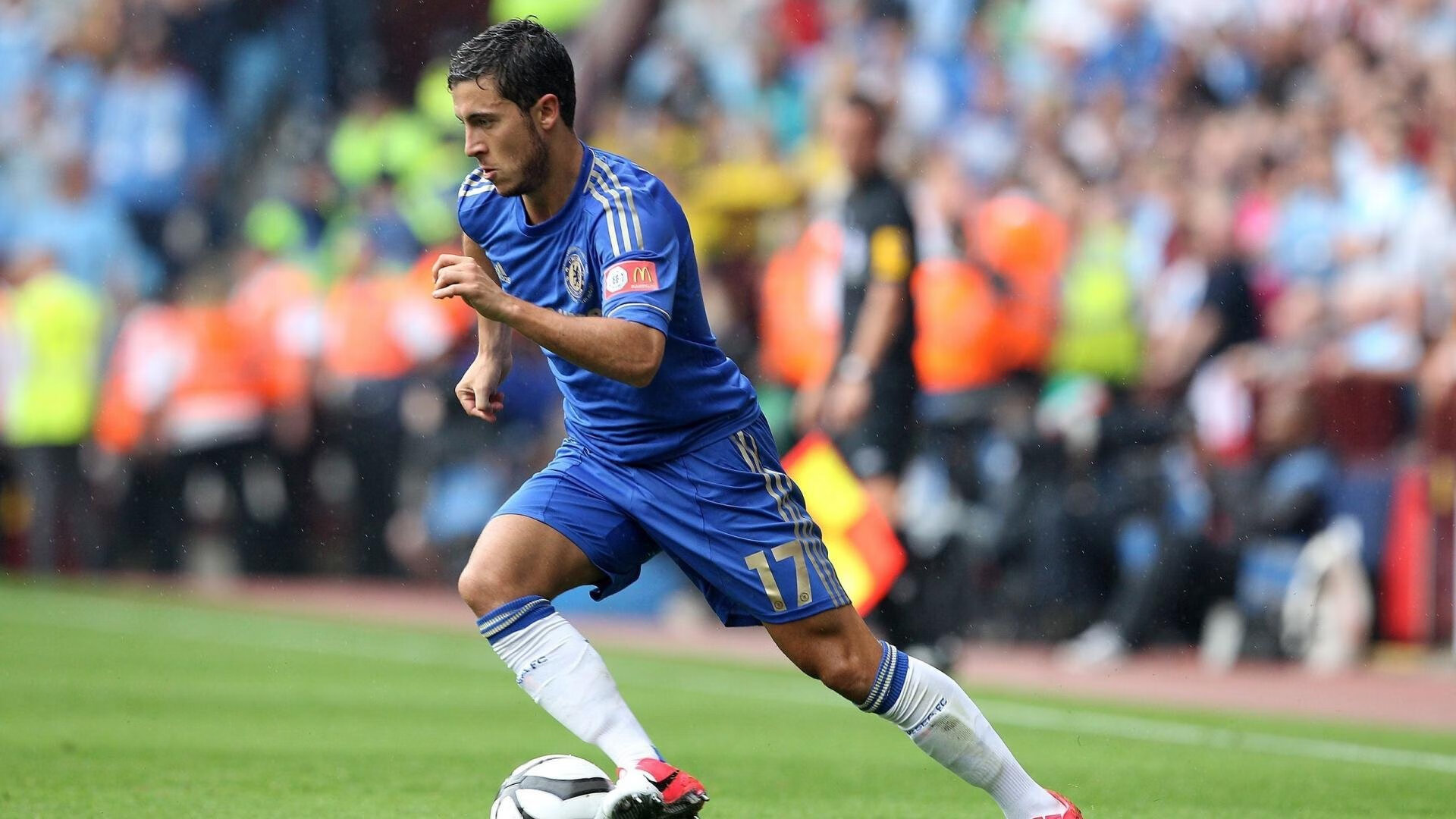 中超球队奋力争胜，目标冲击联赛前列，中超各队投入